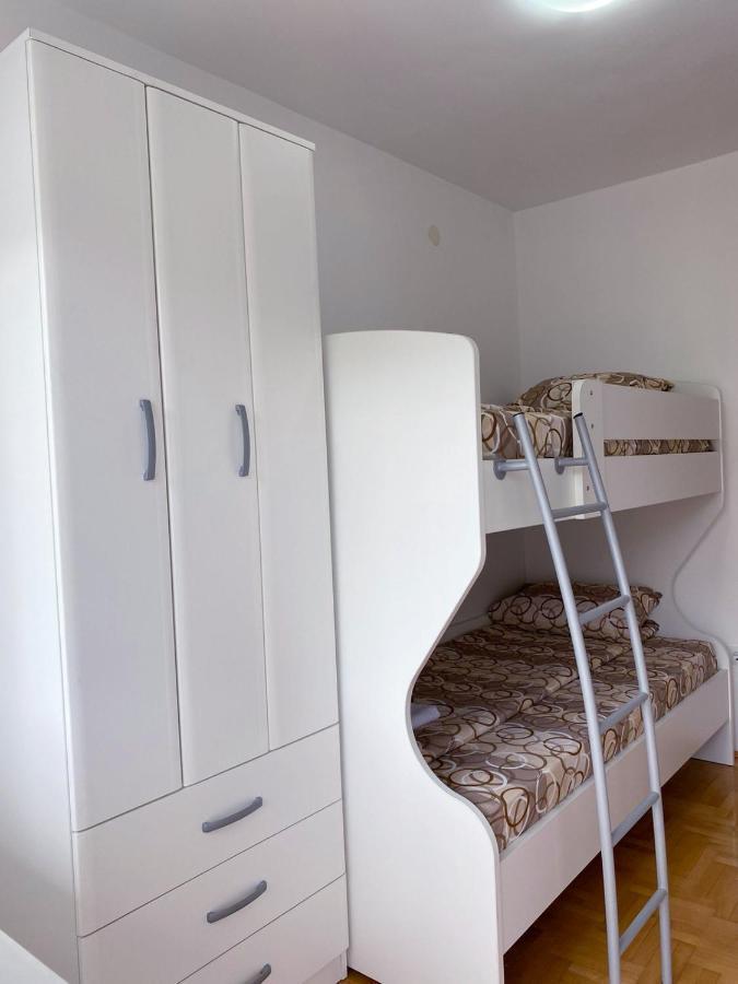 Apartment Varezic プルジネ エクステリア 写真